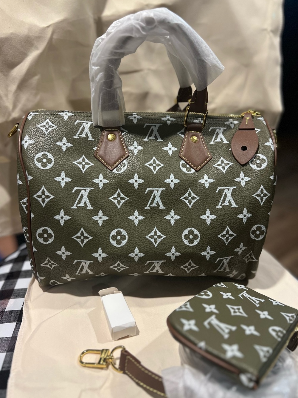 Elegant Fashion Green Monogram Satchel(30) with Pouch - NWOT - Picture 6 of 17